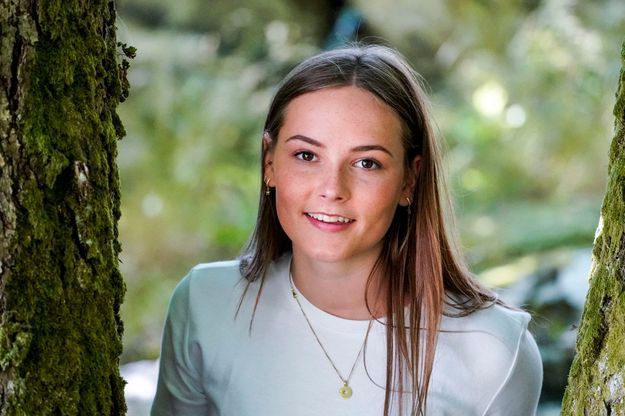 https://resize-parismatch.lanmedia.fr/r/625%2C417/img/var/news/storage/images/paris-match/royal-blog/famille-royale-norvege/la-princesse-ingrid-alexandra-de-norvege-fait-sa-rentree-au-lycee-en-jeans-dechire-1698919/27694219-1-fre-FR/Ingrid-Alexandra-fait-sa-rentree-au-lycee-en-jeans-dechire.jpg