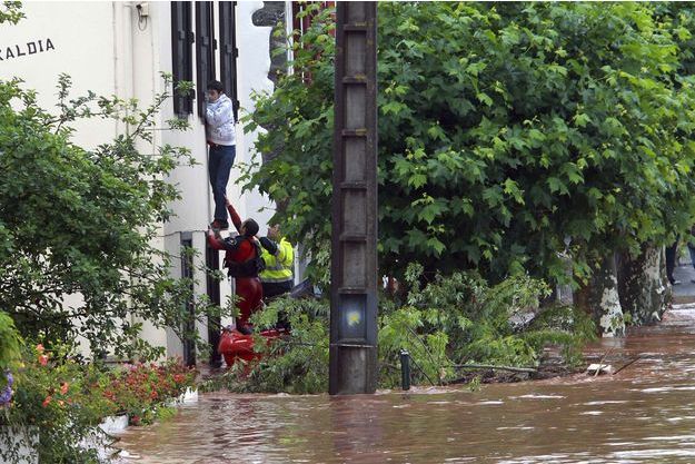 Une Personne Tuee Pays Basque Les Images Des Inondations Une Personne Tuee Pays Basque Les Images Des Inondations