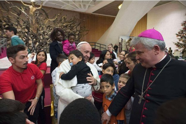 Ballons Et Gateau D Anniversaire Pour Les 81 Ans Du Pape Francois