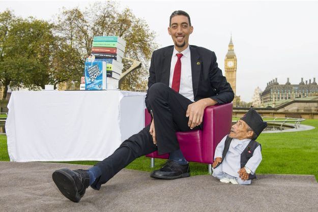 Guiness Book Pres De 2 Metres Les Separent