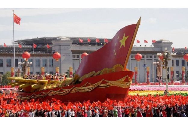 Résultat de recherche d'images pour "70 ans de la chine, défilémilitaire"