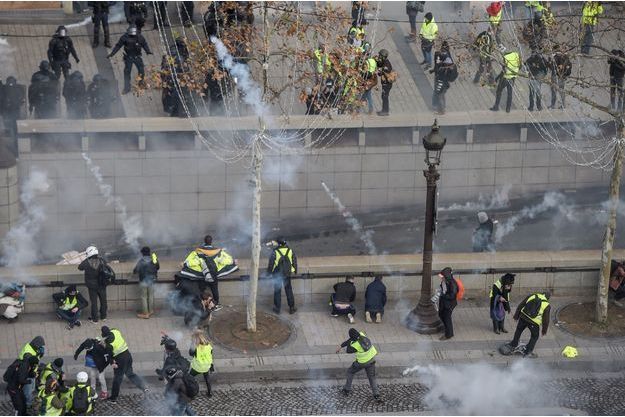 Gilets Jaunes à Paris En Direct Et En Photos La