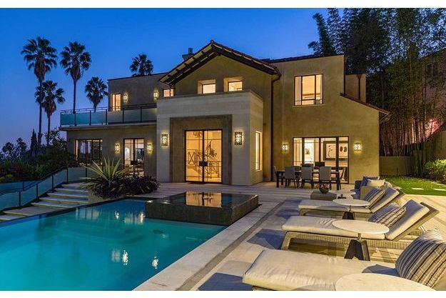 Rihanna Met En Location Sa Luxueuse Villa De Hollywood Hills
