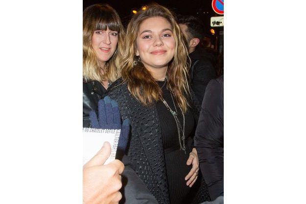Louane Future Maman Radieuse Au Ventre Arrondi Au Defile Jean Paul Gaultier
