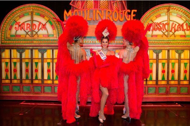 Miss Univers 2017 Iris Mittenaere Essaie Ses Tenues Au Moulin Rouge