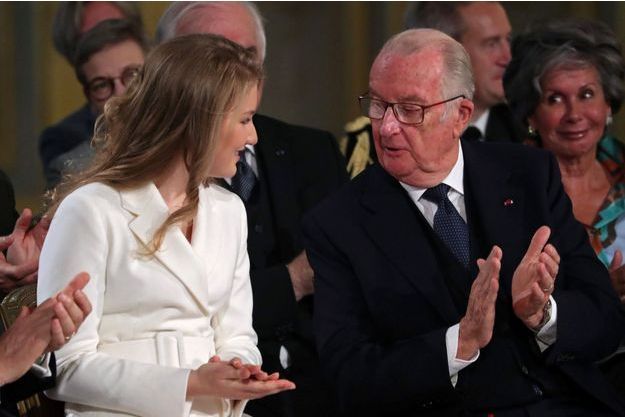 La Princesse Elisabeth De Belgique A 18 Ans Les Photos Et Videos De La Ceremonie