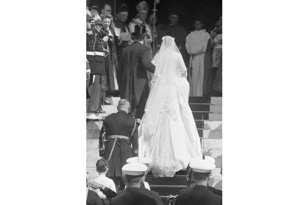 Princesse Grace De Monaco Sa Robe De Mariee De Star Hollywoodienne
