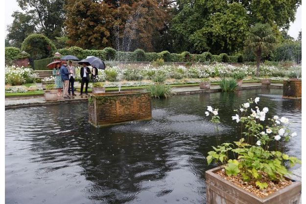 Lady Diana Kate Middleton William Et Harry Lui Rendent Un Hommage Simple Et Touchant