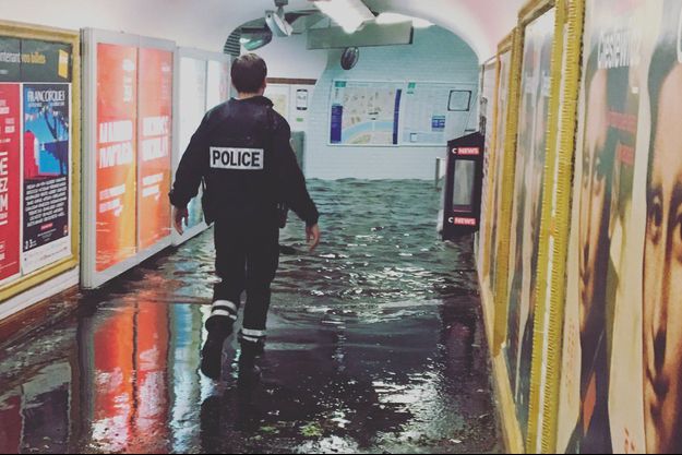 Paris Frappe Par Un Violent Orage