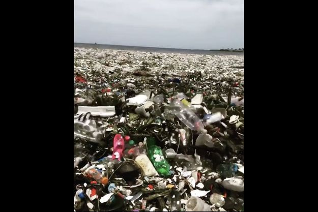 La mer de déchets en République dominicaine.