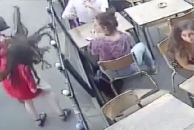 Jeune Femme Frappée à Paris Le Suspect A Reconnu être Lhomme Sur La Vidéo 