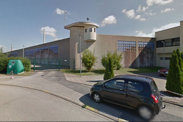 Un Policier Soupconne De Pedophilie Se Suicide En Prison