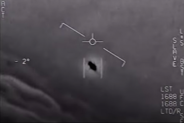 Image tirée d'une vidéo d'un objet volant non identifiée filmé par un pilote de l'US Navy en janvier 2015.
