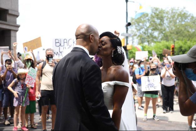Kerry Anne Perkins et Michael Gordon avant leur mariage en pleine manifestation de Black Lives Matter à Philadelphie. 