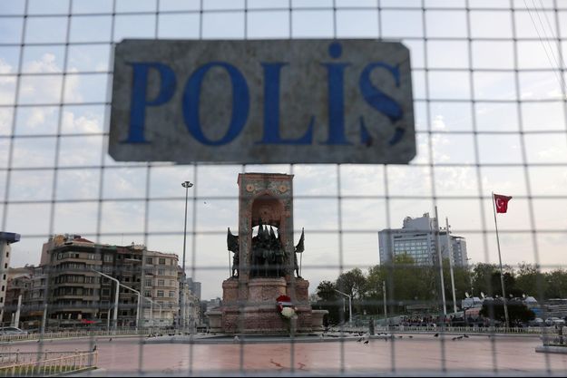 Panneau de police à Istanbul (image d'illustration).