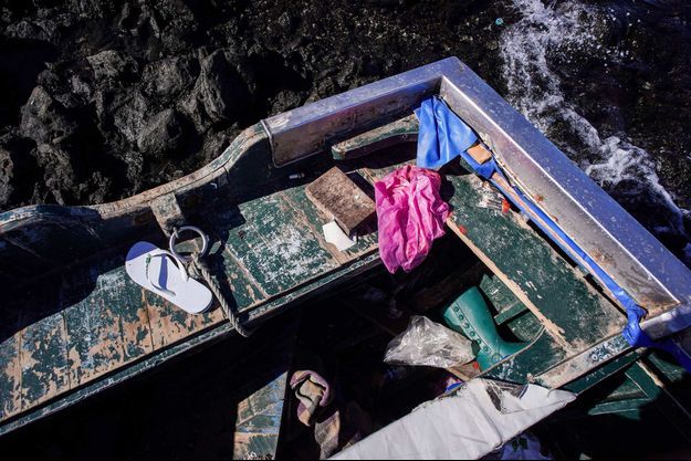 Sur un bateau échoué aux Canaries, utilisé par des migrants pour rejoindre les îles depuis l'Afrique, le 22 novembre 2021 (image d'illustration).