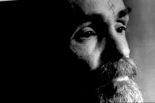 Charles Manson en 1989, dans sa prison californienne.