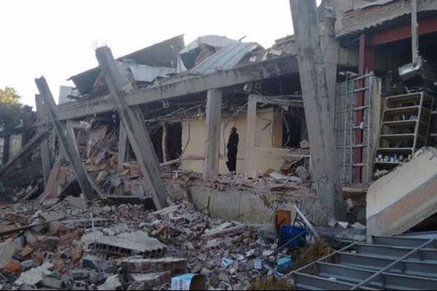 La façade de l'hôpital pour enfants de Mexico après l'explosion. 
