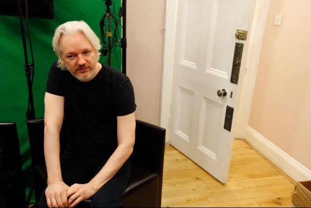 Le 28 mars 2014, Paris Match a rencontré Julian Assange à Londres avec Eva Joly. 