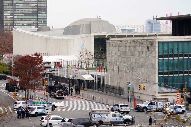 Le siège des Nations unies à New York est bouclé par la police.