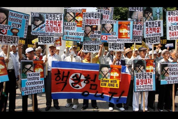  Des manifestations ont éclaté à Séoul. 