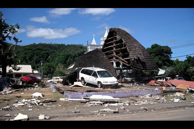  Les dégâts matériels sont importants aux Samoa.