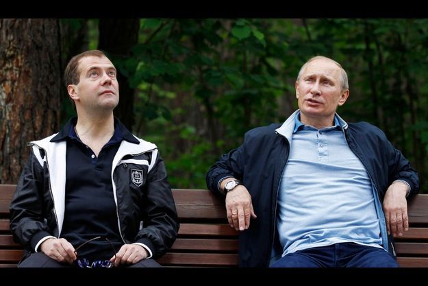  Dmitri Medvedev et Vladimir Poutine, en pleine discussion dans la résidentielle présidentielle de Gorki.