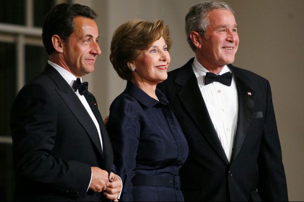 En novembre 2007, George W. et Laura Bush accueillent Nicolas Sarkozy à la Maison blanche.