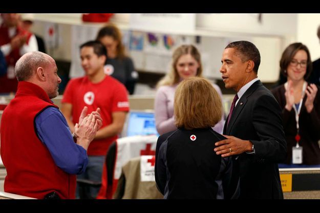  Obama au QG de la Croix Rouge à Washington.