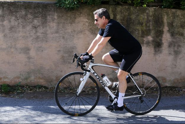 Nicolas Sarkozy sur son vélo au Cap Nègre, en juillet dernier. Samedi 22 octobre, notre journaliste a pu accompagner l'ex-président... à vélo.