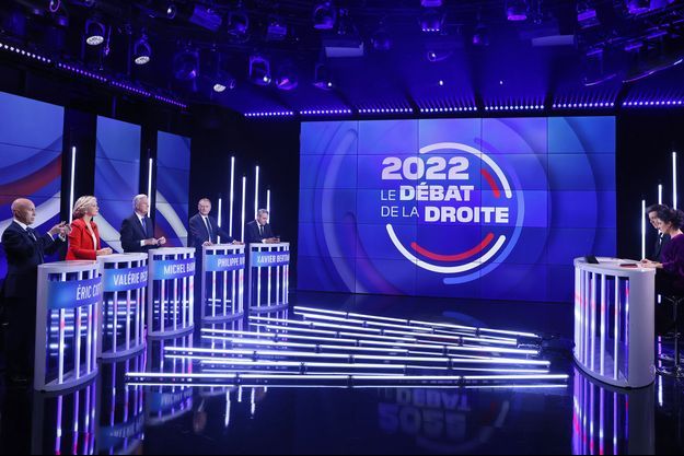 Les cinq candidats à l'investiture LR pour la présidentielle dimanche lors de leur deuxième débat. 