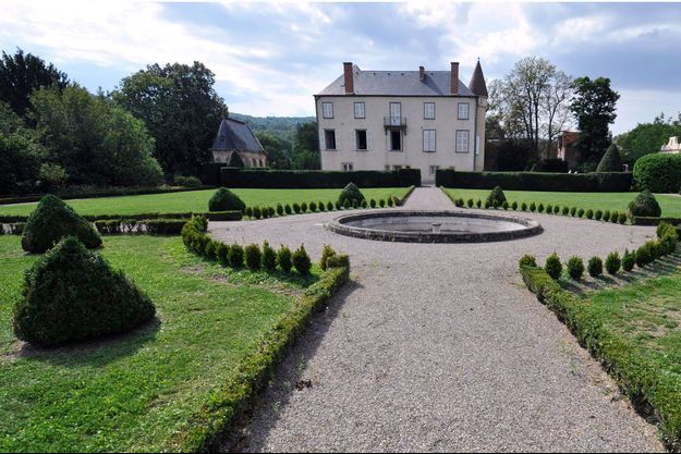 En Vente Depuis 16 Ans Le Chateau Auvergnat De La Famille Giscard D Estaing Enfin Vendu