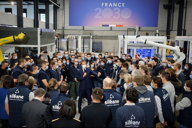 Une économie française ... - Page 8 France-2030-Macron-annonce-800-millions-d-euros-pour-la-robotique