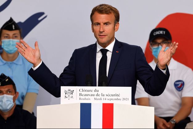 Emmanuel Macron, mardi à Roubaix présentant les conclusions du Beauvau de la sécurité. 