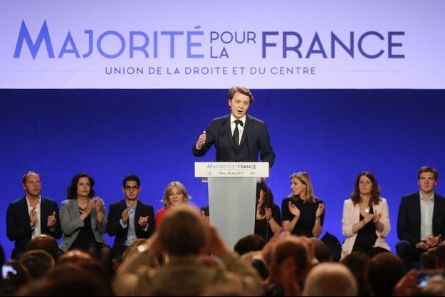 François Baroin lors du meeting de lancement de la campagne de "Les Républicains" pour les législatives, samedi 20 mai