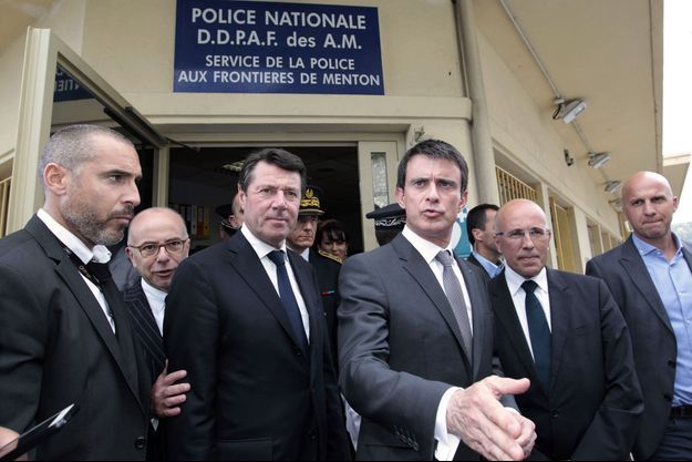 Bernard Cazeneuve, Christian Estrosi, Manuel Valls et Eric Ciotti, samedi, en gare de Menton.