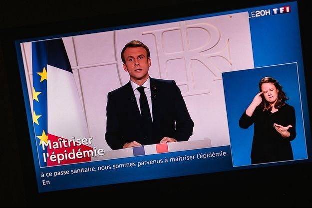 Emmanuel Macron s'adressant aux Français mardi soir. 