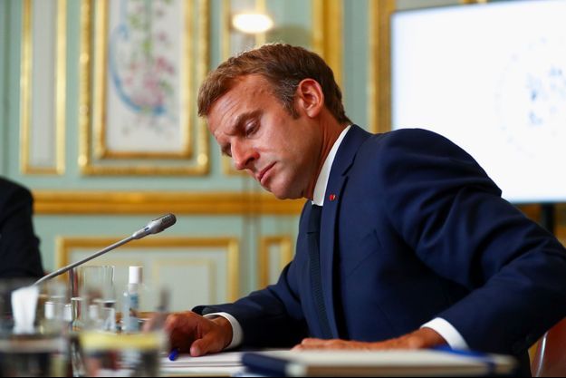 Emmanuel Macron lors d'un sommet virtuel du G7 à l'Elysée, le 24 août.