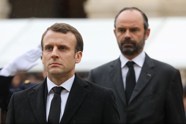 Emmanuel Macron et Edouard Philippe lors de l'hommage au gendarme Arnaud Beltrame.