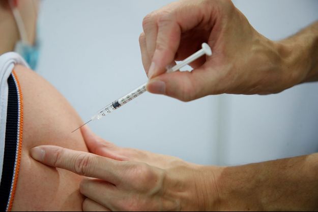 Une vaccination à Paris.