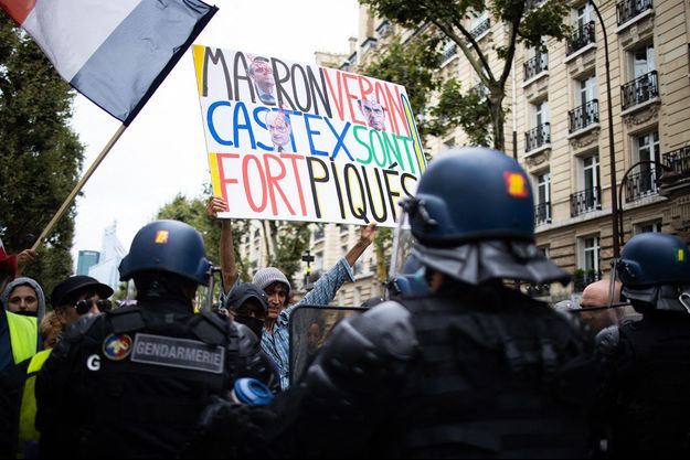 Des manifestants à Paris le 7 août 2021 Des manifestants à Paris le 7 août 2021