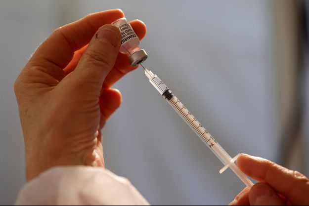 Une dose du vaccin Pfizer/BioNTech. Une dose du vaccin Pfizer/BioNTech.