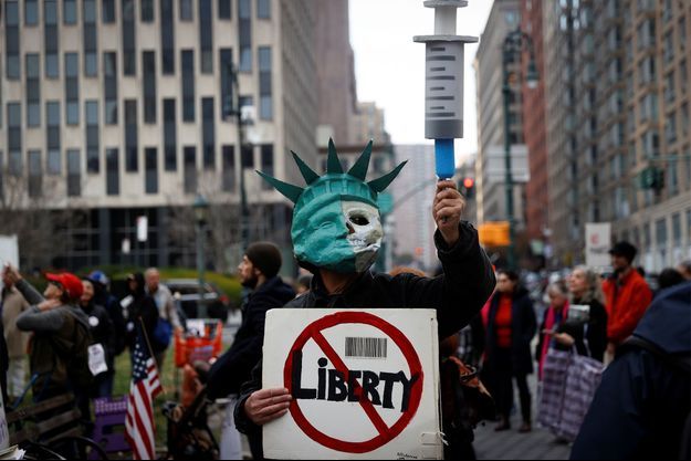 Une manifestation contre les mesures sanitaires à New York, le 6 décembre.