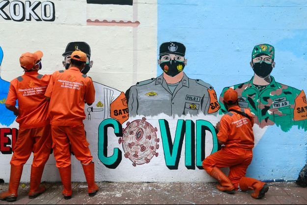 Un mur peint afin de promouvoir la prévention contre le covid-19 en Indonésie. Un mur peint afin de promouvoir la prévention contre le covid-19 en Indonésie.