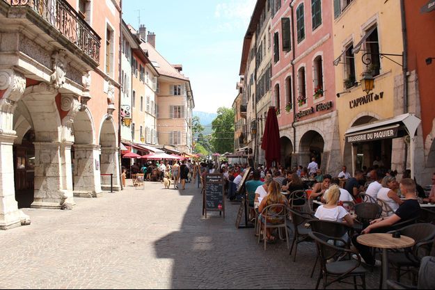 A Annecy, les terrasses des restaurants sont prises d'assaut.