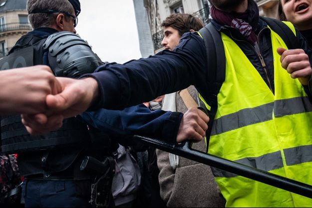 A La Recre On Joue Aux Gilets Jaunes Contre Les Crs
