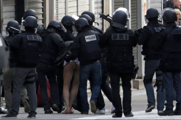 Un des individus interpellés par la police à Saint-Denis