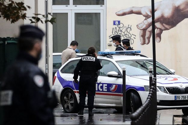 L'homme a grièvement blessé deux personnes, près des anciens locaux de Charlie Hebdo vendredi.