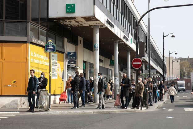 Des Bureaux De Poste Securises Par Des Reservistes De La Gendarmerie