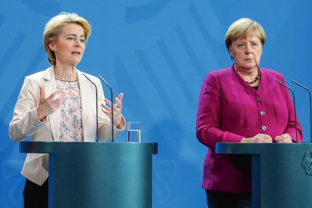 La présidente de la Commission européenne, Ursula von der Leyen, et l'ex-chancelière allemande, Angela Merkel, à Berlin, le 8 novembre 2019.